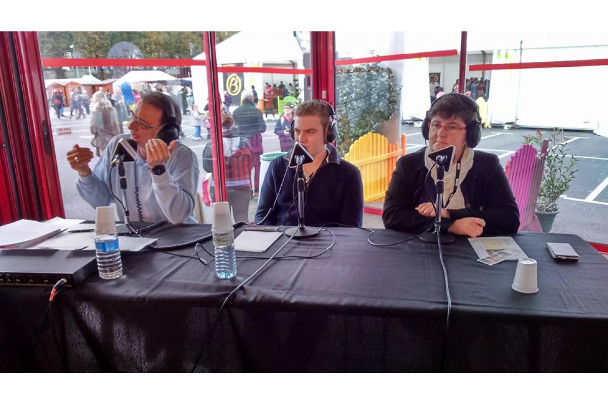 Ludovic Maris (Ornithorynque), Pierre Girault (Cartables FM), Valerie Cascio (Contact FM)